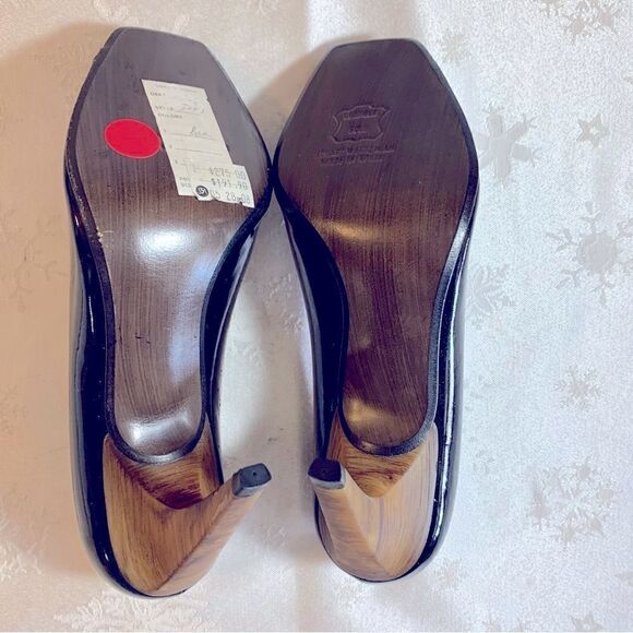 Stuart Weitzman Pumps Black Patent Leather Peep Toe Wood Heel Sz 6.5 NWT Gorgeou - Picture 10 of 10